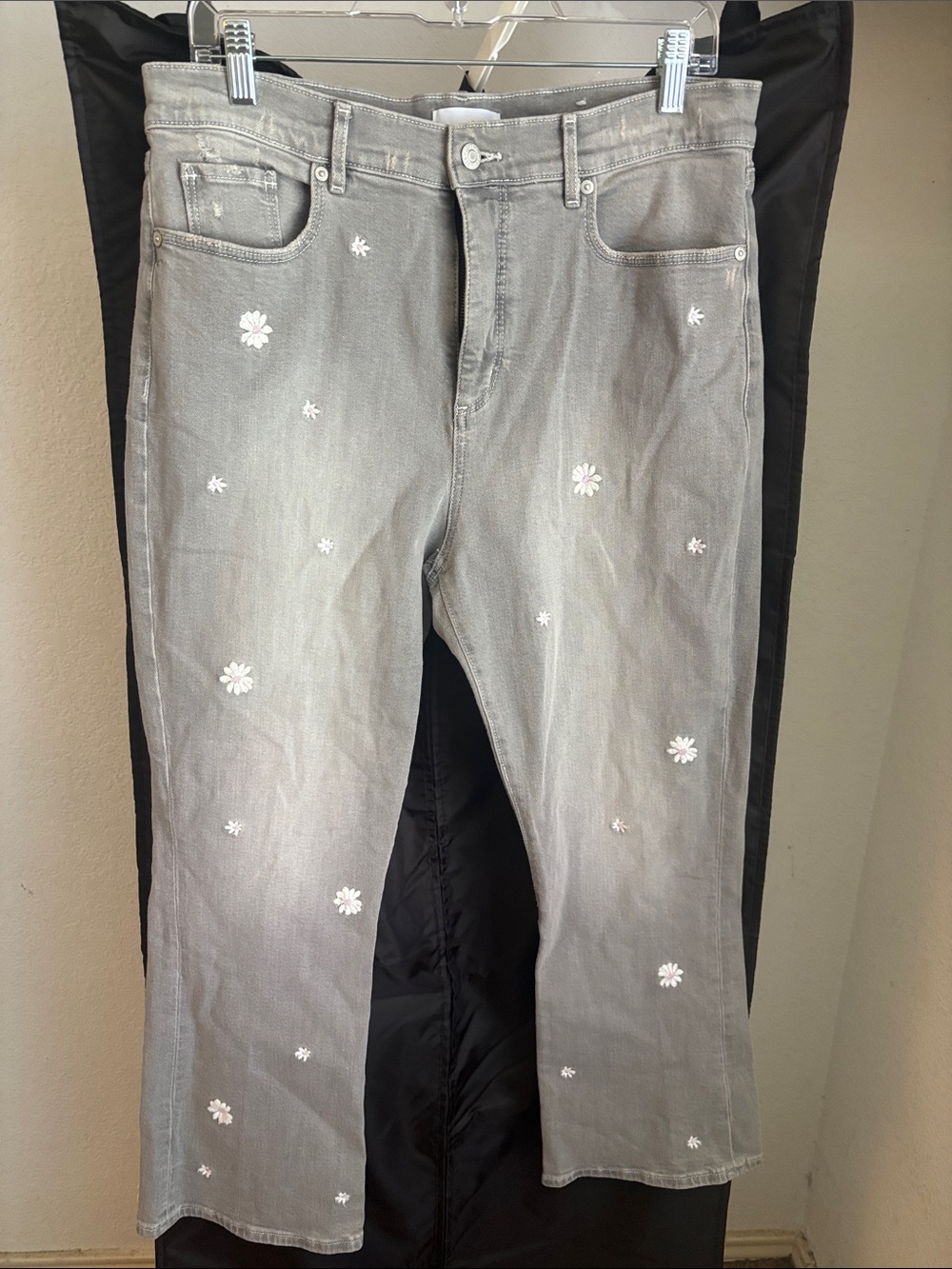 LOFT Gray Wide-Leg Jeans with White Daisy Embroidery